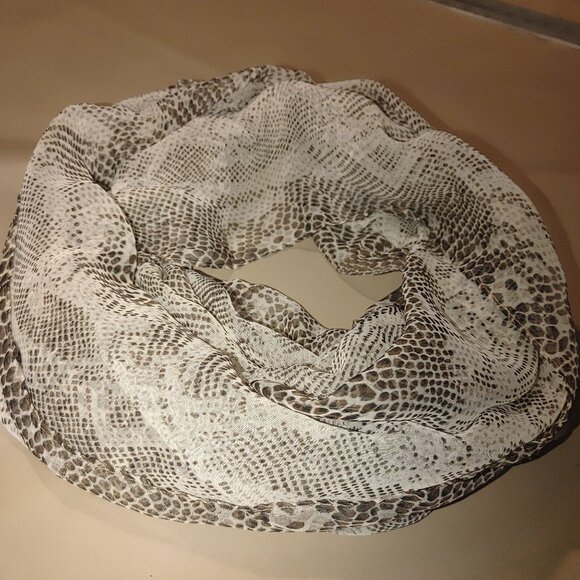 Leopard Print Infinity Scarf By The Limited 100% Polyester Neutral Tones Lightwe - Picture 8 of 8